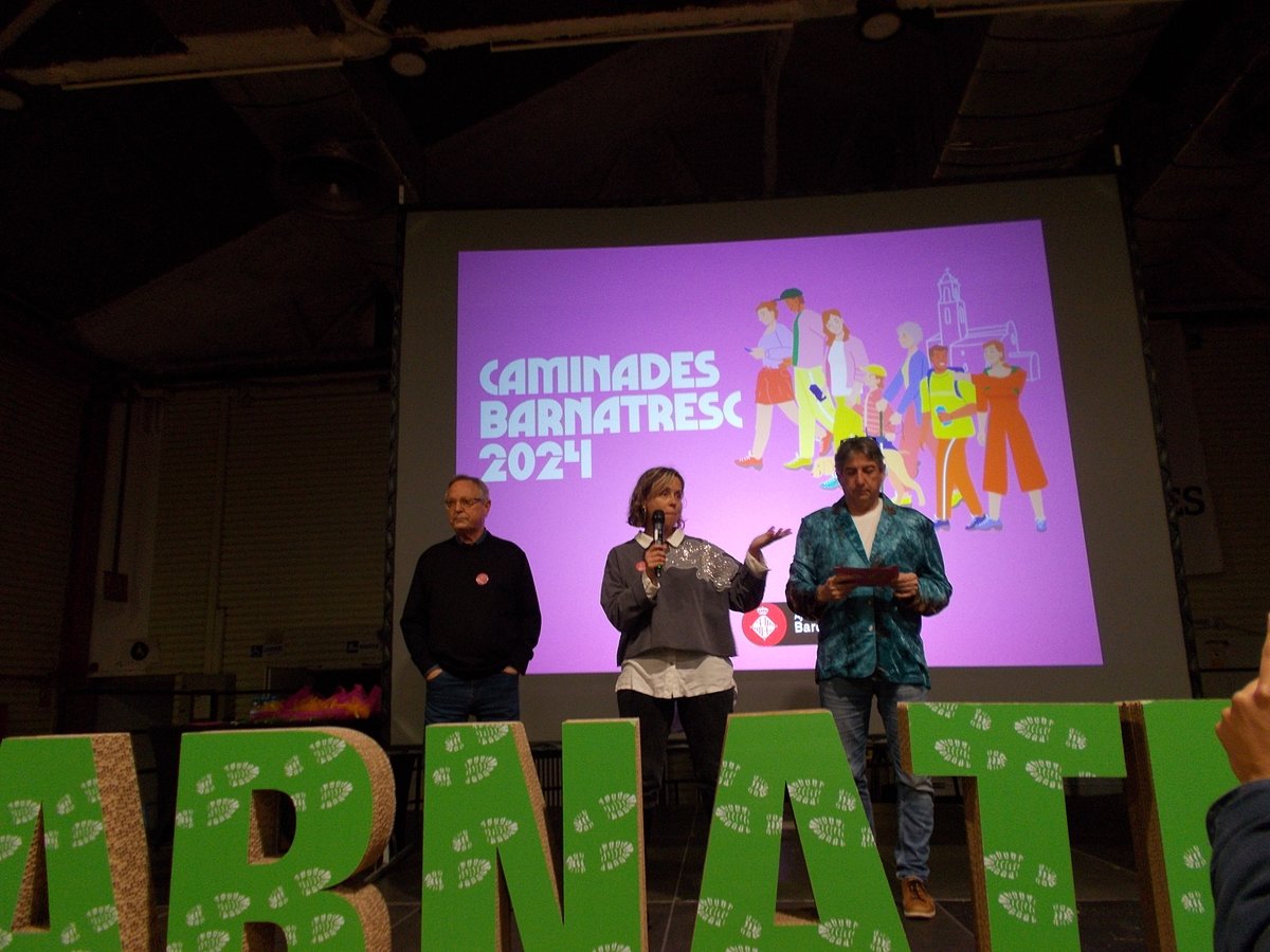 Les <a href="/CotxeresCasinet/">Casinet-Cotxeres</a> acullen la 25a edició de la Festa del #Barnatresc, les caminades més populars de Barcelona. 🚶‍♀️🚶‍♂️
Al #SantsMontjuïcAlDia escoltem reportatge amb l'<a href="/OlgaNM7/">OlgaNM</a> del lliurament de reconeixements.

🎧Audio👉go.ivoox.com/rf/138279963
📰Notícia📸👉el3.cat/noticia/99619/…