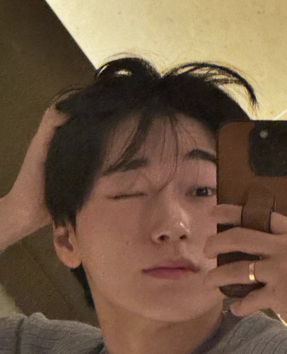 his level of taking boyfriend pics should be studied