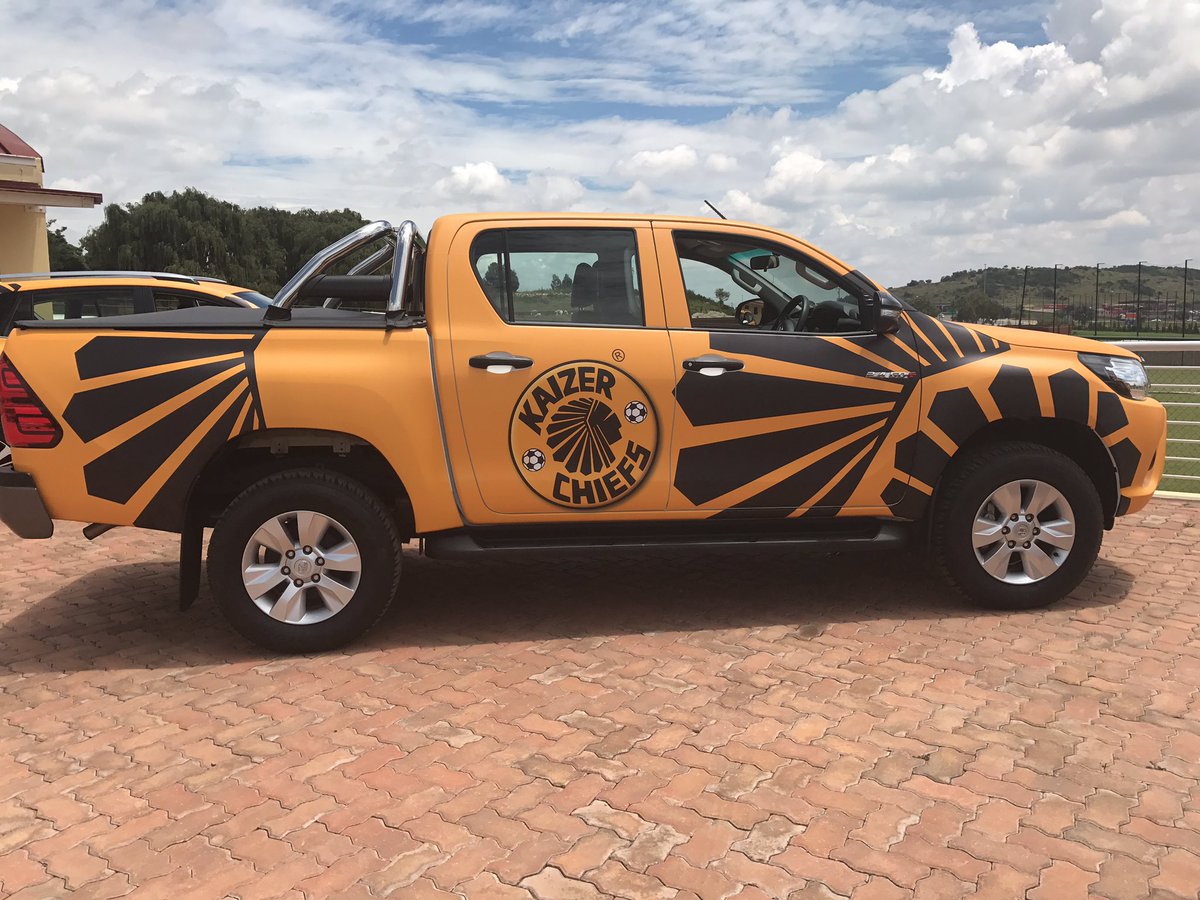 dube_mthoko's tweet photo. My sources at OR Tambo indicate that this bakkie was observed departing the airport this morning with two adult male occupants. https://t.co/ZATgMiQPQy