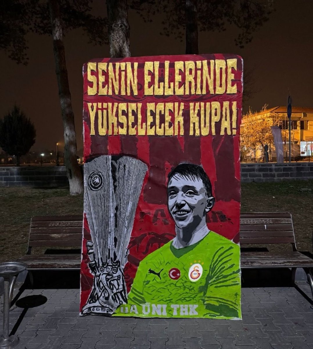 celenarda_'s tweet photo. Kulübün büyük değerinin takıma küstürülmesi itibar suikastidir. Muslera Galatasaray’dır. Her şey 3 puanı almak değildir. #MusleranınYanındayım #GSvKNY https://t.co/LgRYlGKuTC