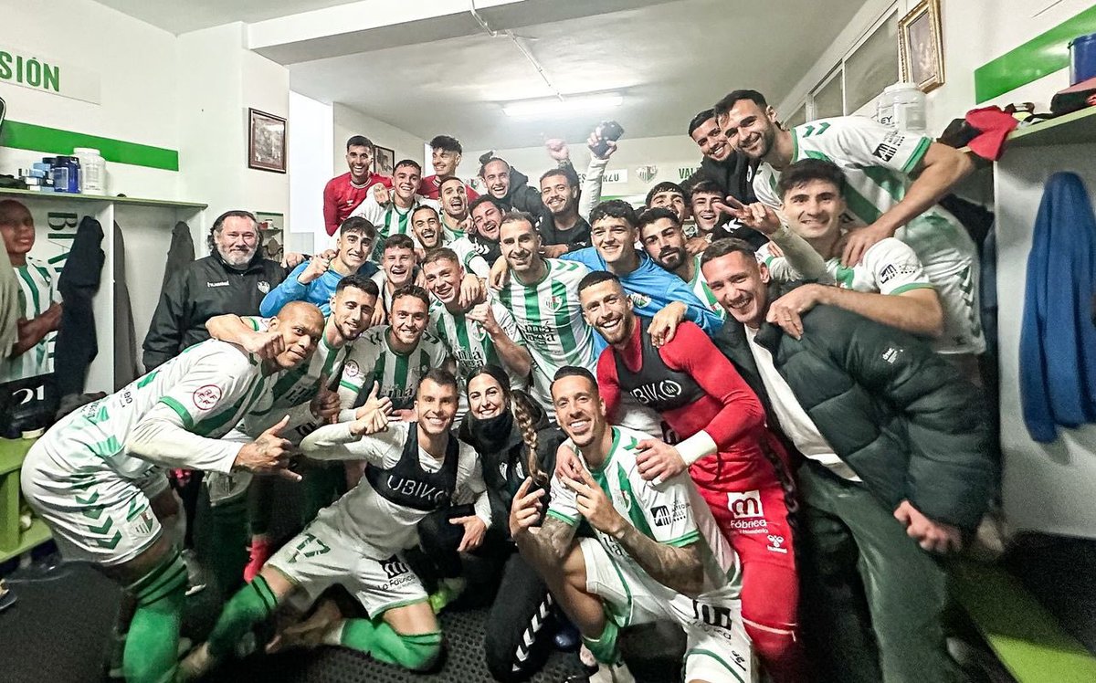 Que bien sientan otros +3 en casa con tu gente! Sigamos disfrutando del camino. Que esto no pare!  <a href="/AntequeraCF/">Antequera C. F.</a> 💪🏻💚🏟️
