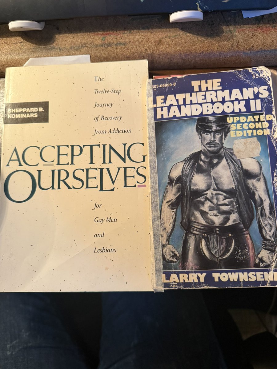Aries_i_am's tweet image. Your healing journey begins by reading #acceptingourselves #twelvestep #theleathermanshandbook