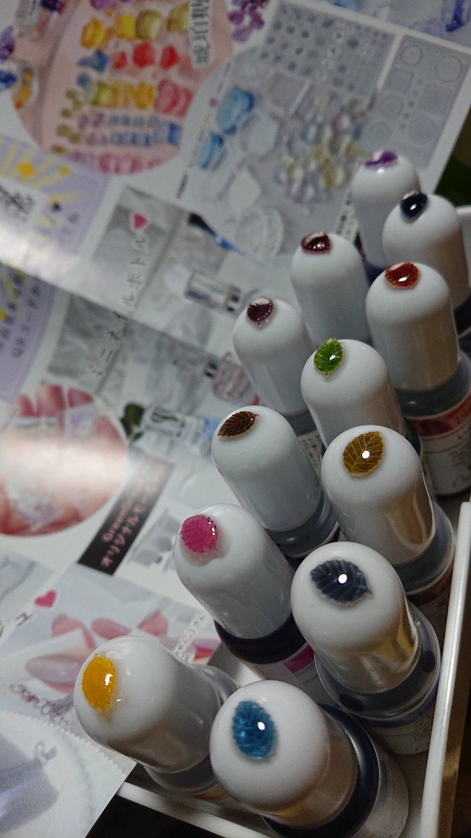 HandmadeMaysee's tweet photo. グリーンオーシャンさんの福袋来たー(*≧▽≦)
たくさんありすぎてどれから作ればええのか(笑)
とりあえず着色料のカラー見本はできた( *˙ω˙*)و ｸﾞｯ! https://t.co/oaaRwDoAng