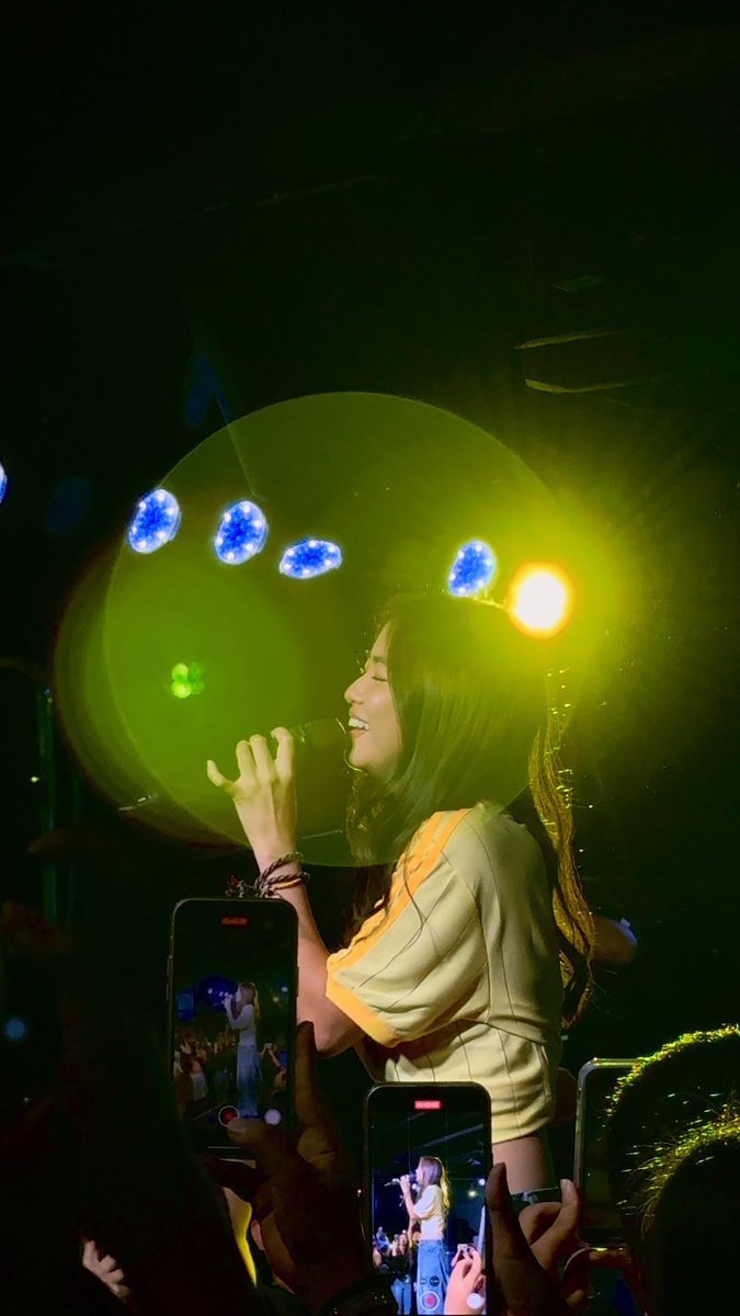 ashgupy's tweet image. her ‘i made it’ moment. 🫀