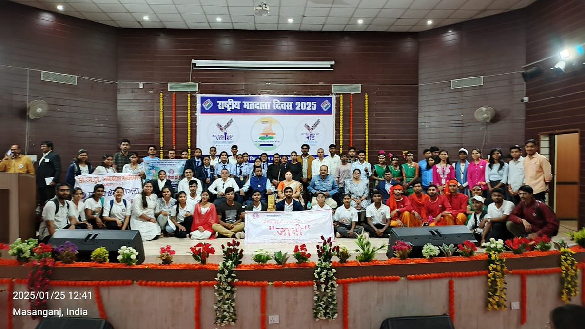 Nss_Sci_clg_bsp's tweet photo. बैरिस्टर छेदीलाल कृषि महाविद्यालय,कोनी बिलासपुर में आज मुख्य अतिथि कुलपति @AdnBajpai, पुलिस महानिरीक्षक संजीव शुक्ला व कलेक्टर @AwanishSharan के समक्ष 15 वाँ #राष्ट्रीय_मतदाता_दिवस_2025 मनाया गया, @Nss_Sci_clg_bsp के स्वयंसेवकों ने #मतदाता_जागरूकता पर नुक्कड़-नाटक प्रस्तुत किया। https://t.co/HI6d0UiIPb