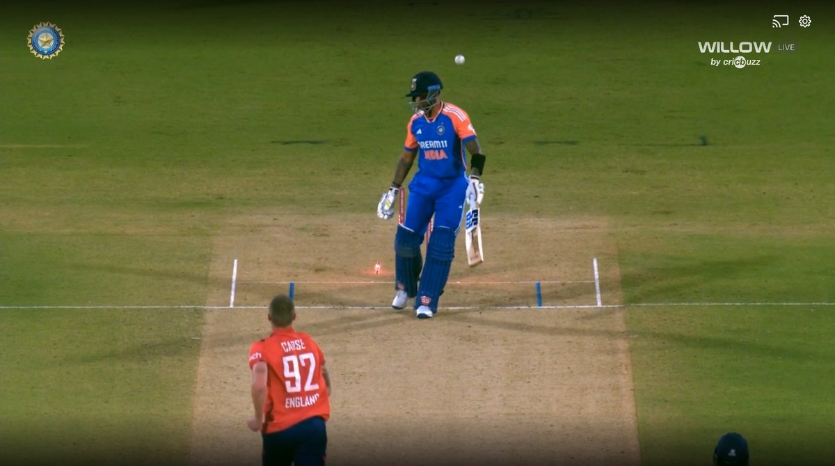 BatNGloves's tweet image. Carse castles the SKY.
#INDvENG #Firewithfire