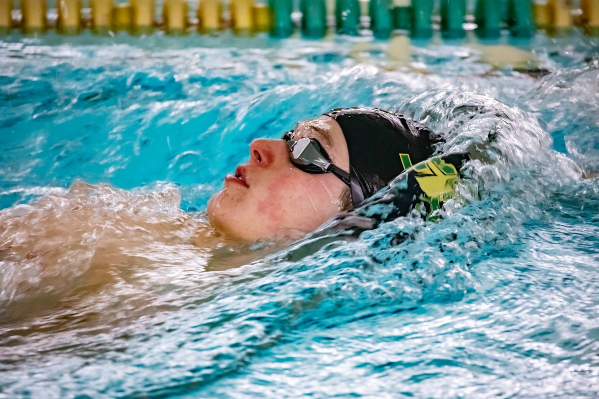 StXTigerSwim's tweet image. Some great shots (thanks @cdumstorf)of some great swims to kick off Regionals last night... some FAST stuff on the horizon tonight at UofL!

#tigersonthewarpath  
#chipscam