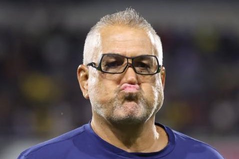 PaulBlaque1's tweet image. #SPASM : « Je sais pas c’est la mère à qui qui lave les maillots cette semaine, mais on aurait pas du mettre le jeu blanc… »