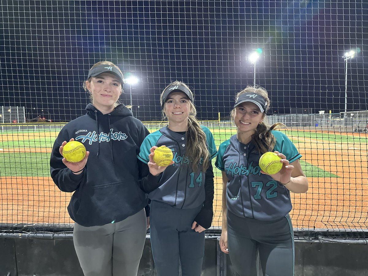 hotshotscarroll's tweet photo. Strong Day 1- Last Blast Tourney!
Pitching: 
@AbbyVerstegen 0.00 ERA. 6K
@cambria2025  1.40 ERA 10K
Batting:
@cambria2025 1.000
@EchtnerJordan .800
@M_Hackett2027 .714
@KristyMendoza00 .500
@Samhyde_2026 .429
@bayleepeters21 .333
HR: @EchtnerJordan, @Samhyde_2026, Rylan Renowden https://t.co/UZAmm8w78N