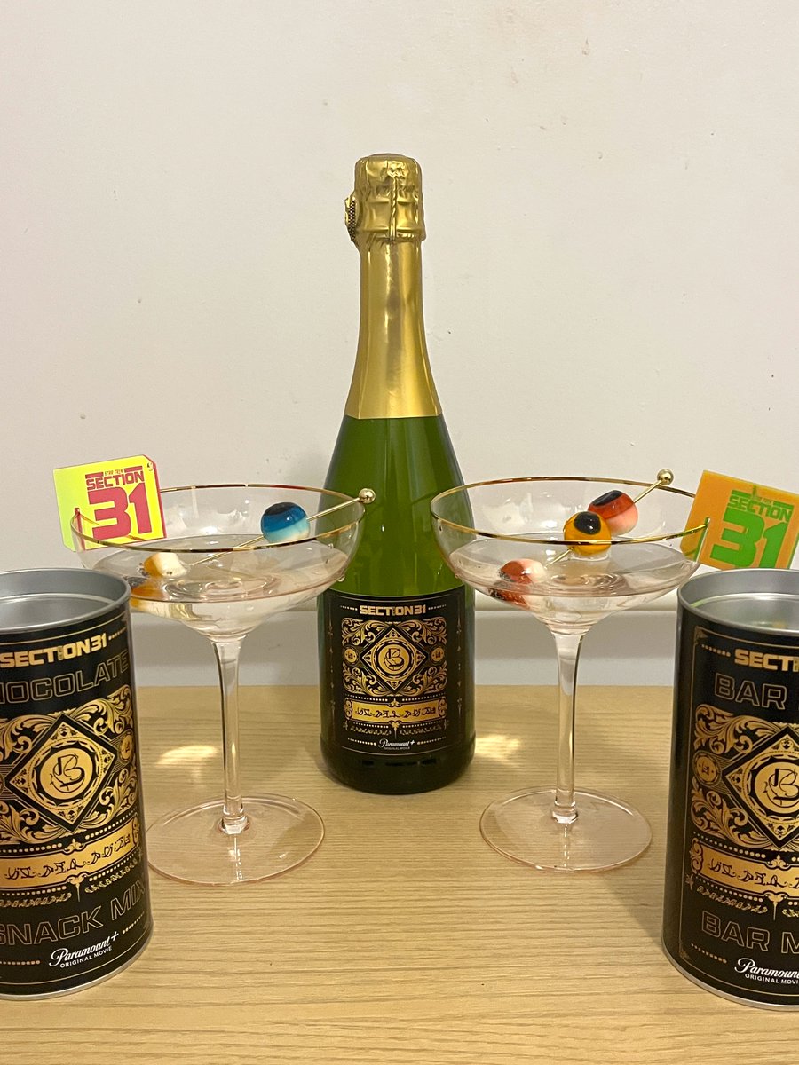 nerdist's tweet photo. This weekend, we’re visiting the Baraam and toasting to Section 31. Thanks to @paramountplus and @CBSTVStudios for this mailer filled to the brim with Star Trek fun. (And eyeballs.) @StarTrek #Section31 #ParamountPlusPartner https://t.co/BpLitVyS6N