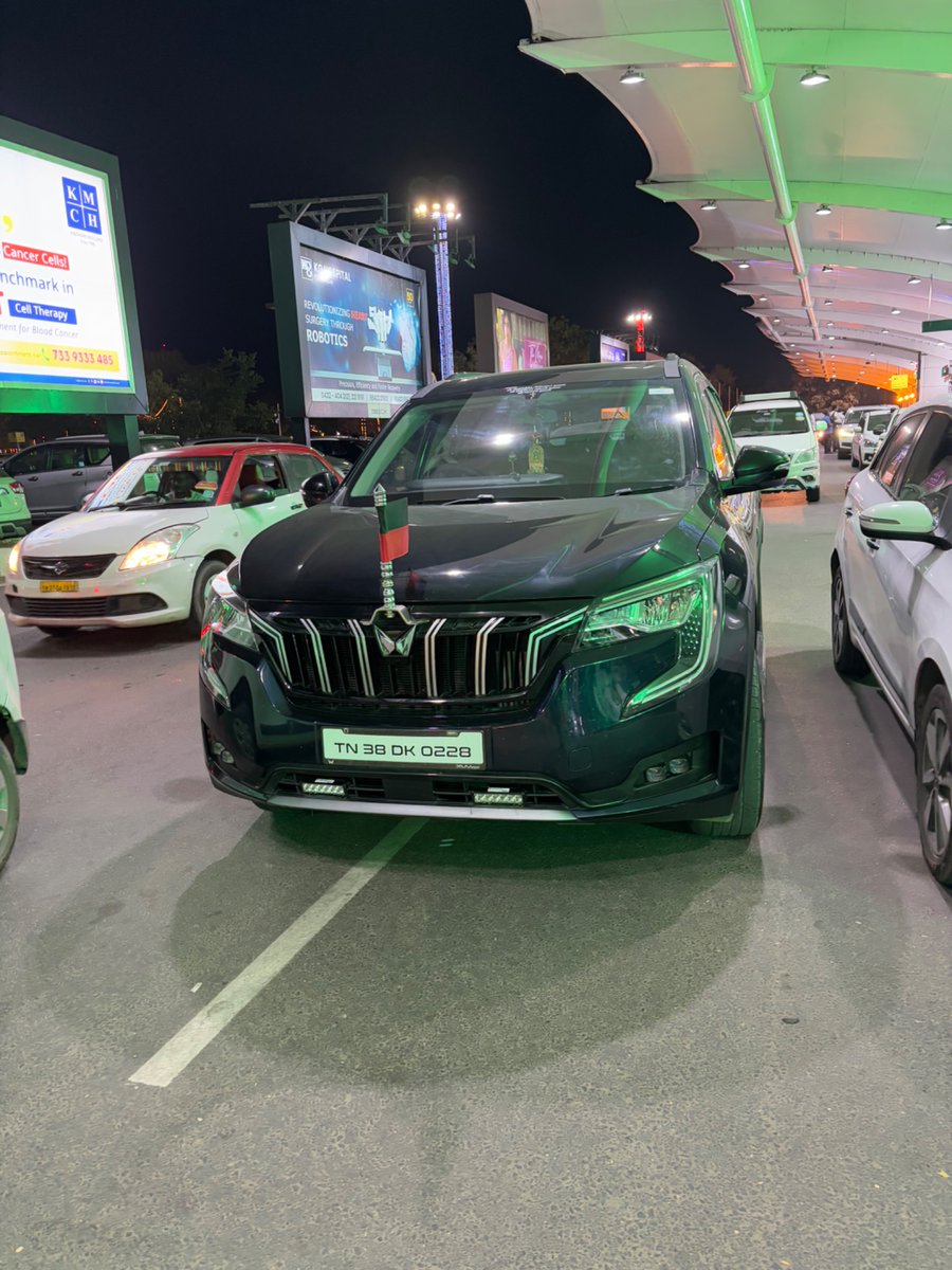 Some moron who works for <a href="/arivalayam/">DMK</a> thinks it’s ok to park in the middle of the driveway outside Coimbatore Airport. Dimwits!!

cc: <a href="/DMKITwing/">DMK IT WING</a> <a href="/mkstalin/">M.K.Stalin - தமிழ்நாட்டை தலைகுனிய விடமாட்டேன்</a>  
<a href="/Udhaystalin/">Udhay - தமிழ்நாட்டை தலைகுனிய விடமாட்டேன்</a> <a href="/SunTV/">Sun TV</a>  <a href="/bbctamil/">BBC News Tamil</a> <a href="/JayaTvOfficial/">Jaya TV</a>