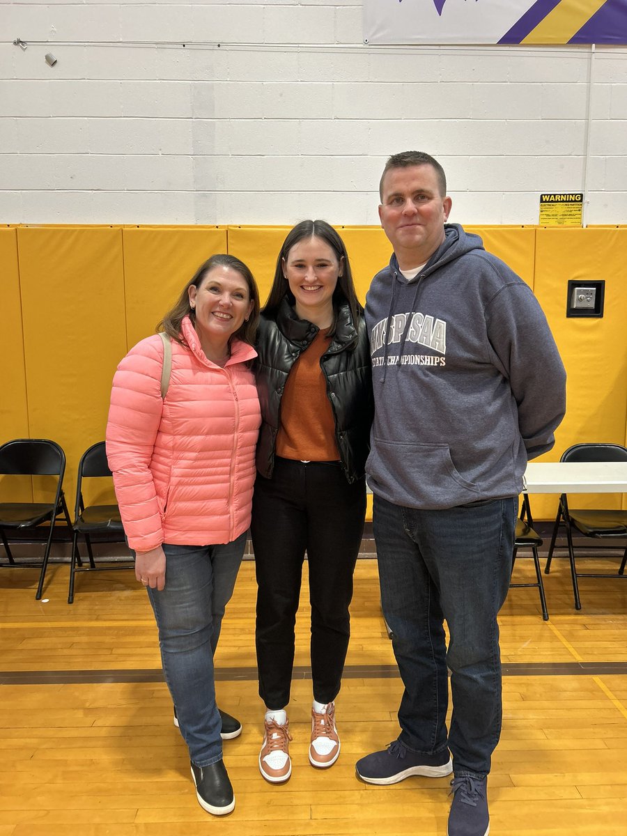 johnsnyder22's tweet photo. Congratulations to the real Coach Snyder on her first win @Sarah_Snyder22 🏀‼️ https://t.co/8TjSubqs5n