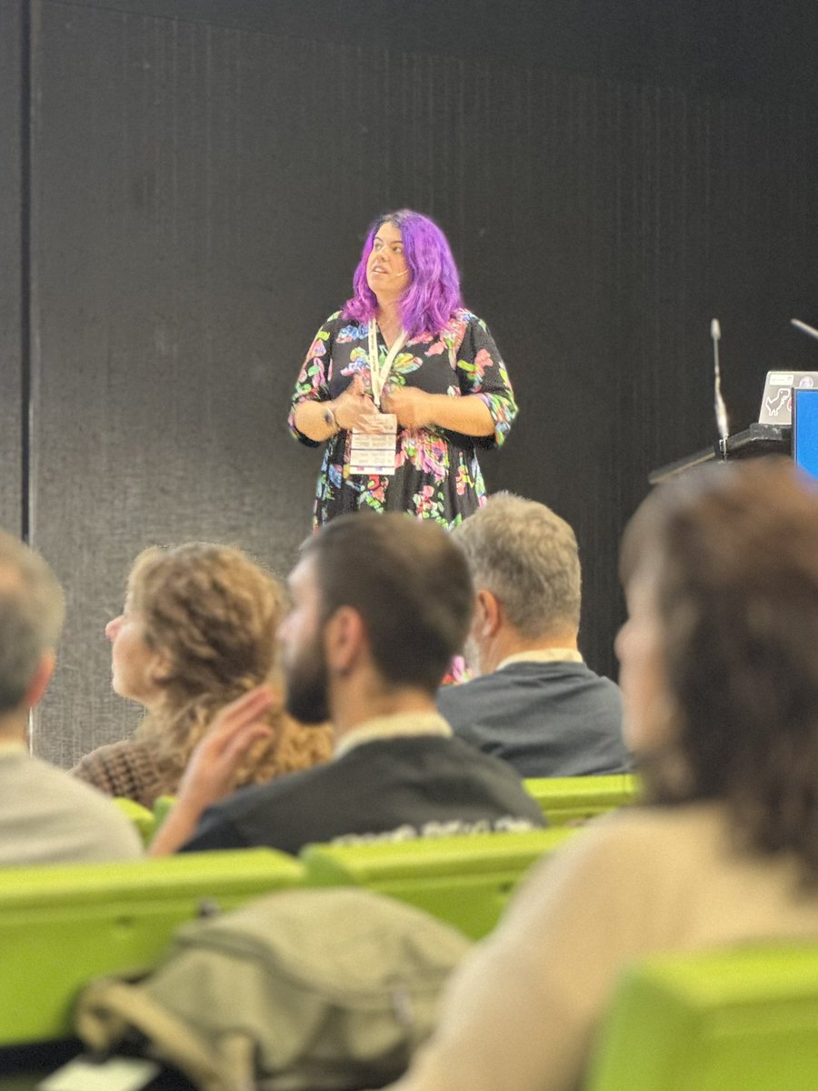 iro2009's tweet image. Lo que más me ha gustado de la charla de @sailormerqury en #bilbostack25 es descubrir herramientas de #IA que facilitan la vida, tanto a nivel personal como profesional. Además, no solo habló de sus bondades, sino también de sus riesgos. ¡Súper interesante! 👏