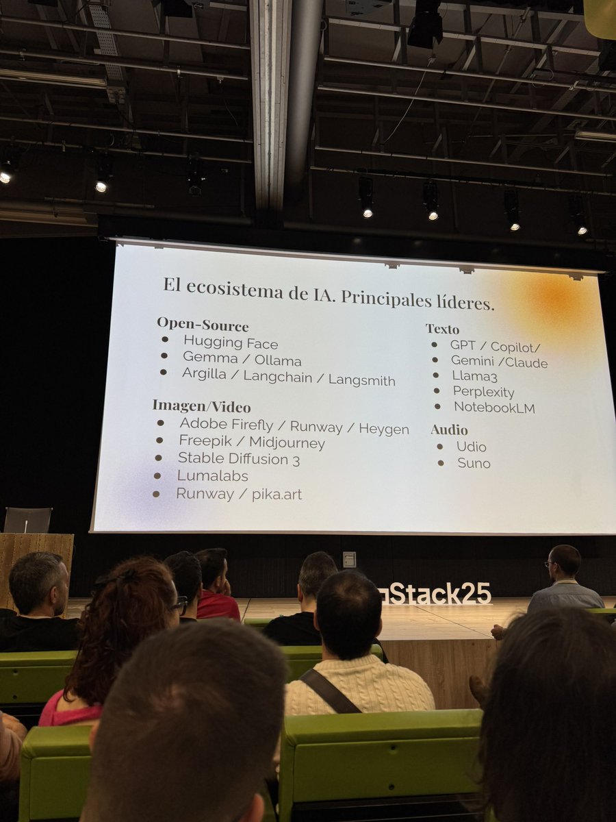iro2009's tweet image. Lo que más me ha gustado de la charla de @sailormerqury en #bilbostack25 es descubrir herramientas de #IA que facilitan la vida, tanto a nivel personal como profesional. Además, no solo habló de sus bondades, sino también de sus riesgos. ¡Súper interesante! 👏