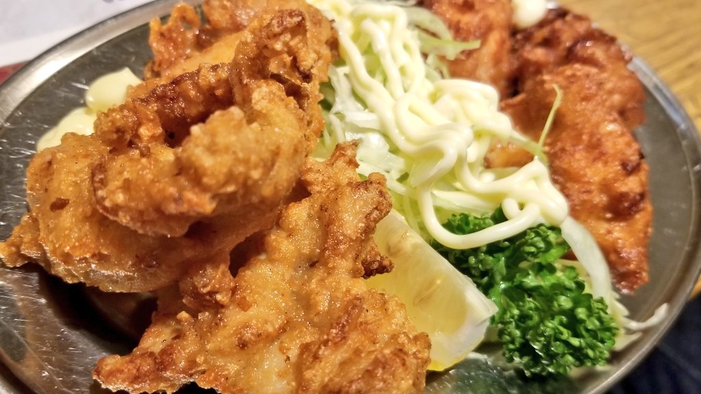 Tetsuo_Hiraga's tweet photo. 【2025年MVPエンタメ候補を最速で呑み語る会】ご来場ご視聴頂いた皆さん、ありがとうございました！当日頼まれた代理イベントゆえ、ワガママにオールジャンル語らせていただきましたが、楽しんでもらえていたら何よりです！今夜は無茶ぶりしてきた小柳さんにとことん奢ってもらいます笑。唐揚げ旨い！ https://t.co/XgRmO8vdlM
