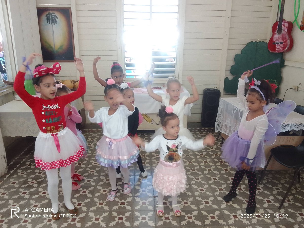 Para los niños trabajamos porque los niños son la esperanza del mundo nuestra institución celebrando la jornada Martiana <a href="/AleidaSuarezSa2/">Aleida Suarez Sanchez</a> <a href="/DiazCanelB/">Miguel Díaz-Canel Bermúdez</a> <a href="/CubaMined/">MINED</a> <a href="/dpestgo/">DGE Santiago de Cuba</a> <a href="/PlutinArgelio/">Argelio Plutin</a>  <a href="/dme2frente/">DME - Segundo Frente</a>  <a href="/FundichelyRosa/">Rosa Álvarez Fundichely</a> <a href="/jorge_pisonero/">Jorge Carlos Pisonero González</a>  @nurdisreyes