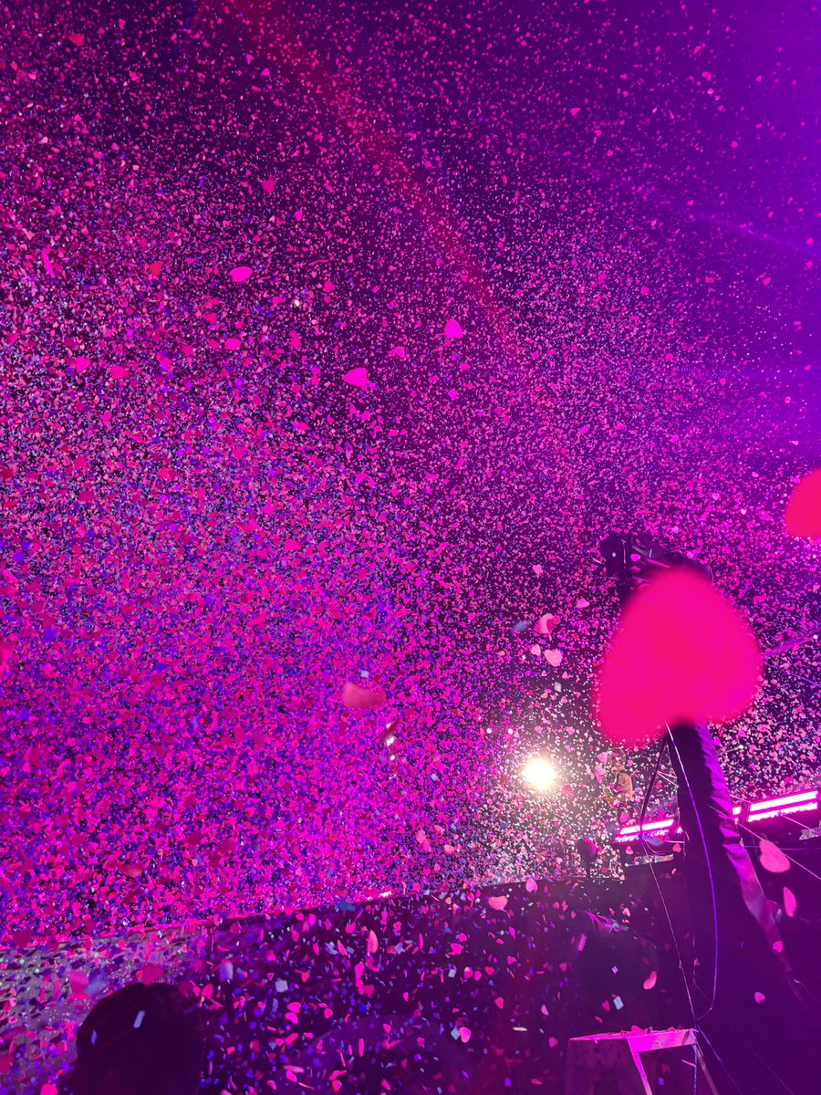 twishabansal's tweet photo. How does someone get over seeing a coldplay concert from this close? 🥺❤️ https://t.co/AlnkZPU3vw
