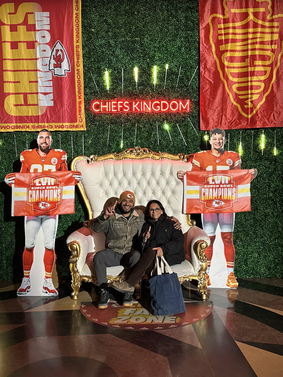 Scott_Colvin84's tweet photo. A huge shoutout to @UnionStationKC for bringing some amazing displays for #ChiefsKingdom to enjoy! Your creativity truly lights up our game day experience! 🔥🏈 https://t.co/IptbWghPDi