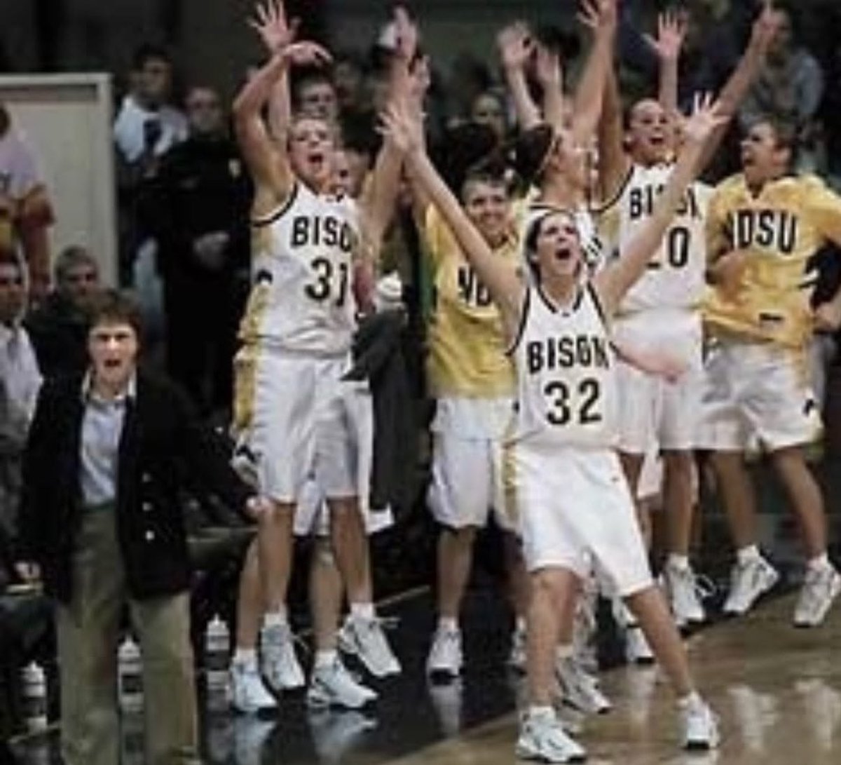 In honor of Bison/UND Game Day! Let’s Go <a href="/NDSUwbb/">NDSU Women's Basketball</a> !!!💚💛🏀