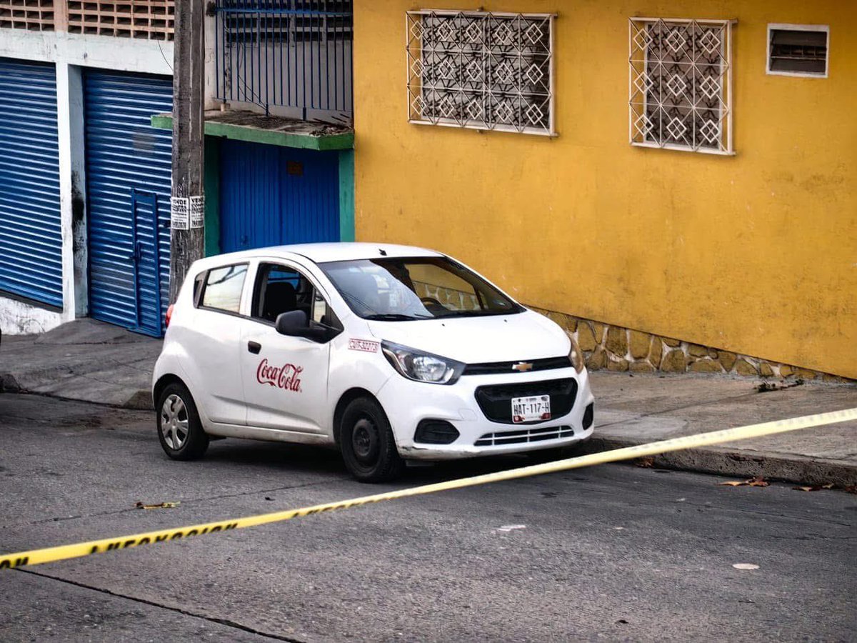 En ataques simultaneos en Acapulco, 2 repartidores de Modelo y Sigma Alimentos resultaron muertos, un vendedor de Coca-Cola grave con un tiro en la cabeza.

Aparte de esas empresas suspendieron actividades Sabritas, Bonafont, Epura, Heineken, Bimbo, Moctezuma y  Pepsi. #PandaNews