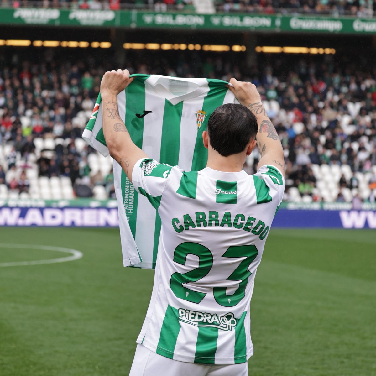 CordobaCF_ofi's tweet photo. 📸 Nuestro "23" guardará en un sitio especial su camiseta de los 100 partidos con la blanquiverde 🤍💚🤍

¡Enhorabuena, Christian!

#CórdobaCF | #LaLigaHypermotion