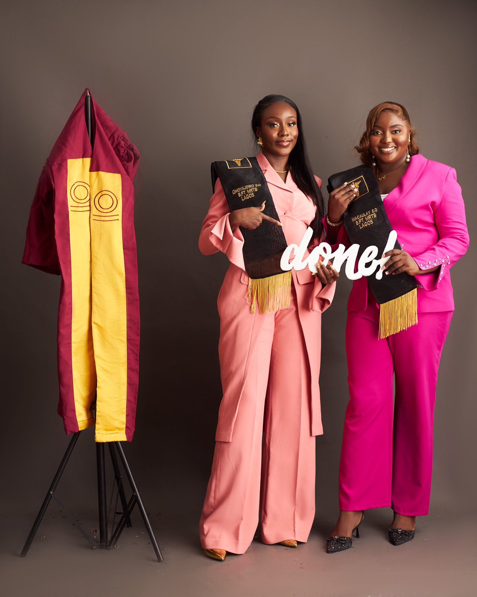 liz_macc's tweet photo. Bagged a Degree and a Sister 🍾🥂🎊
So Proud of us 🥂

@0rinope https://t.co/MW77mGuttd