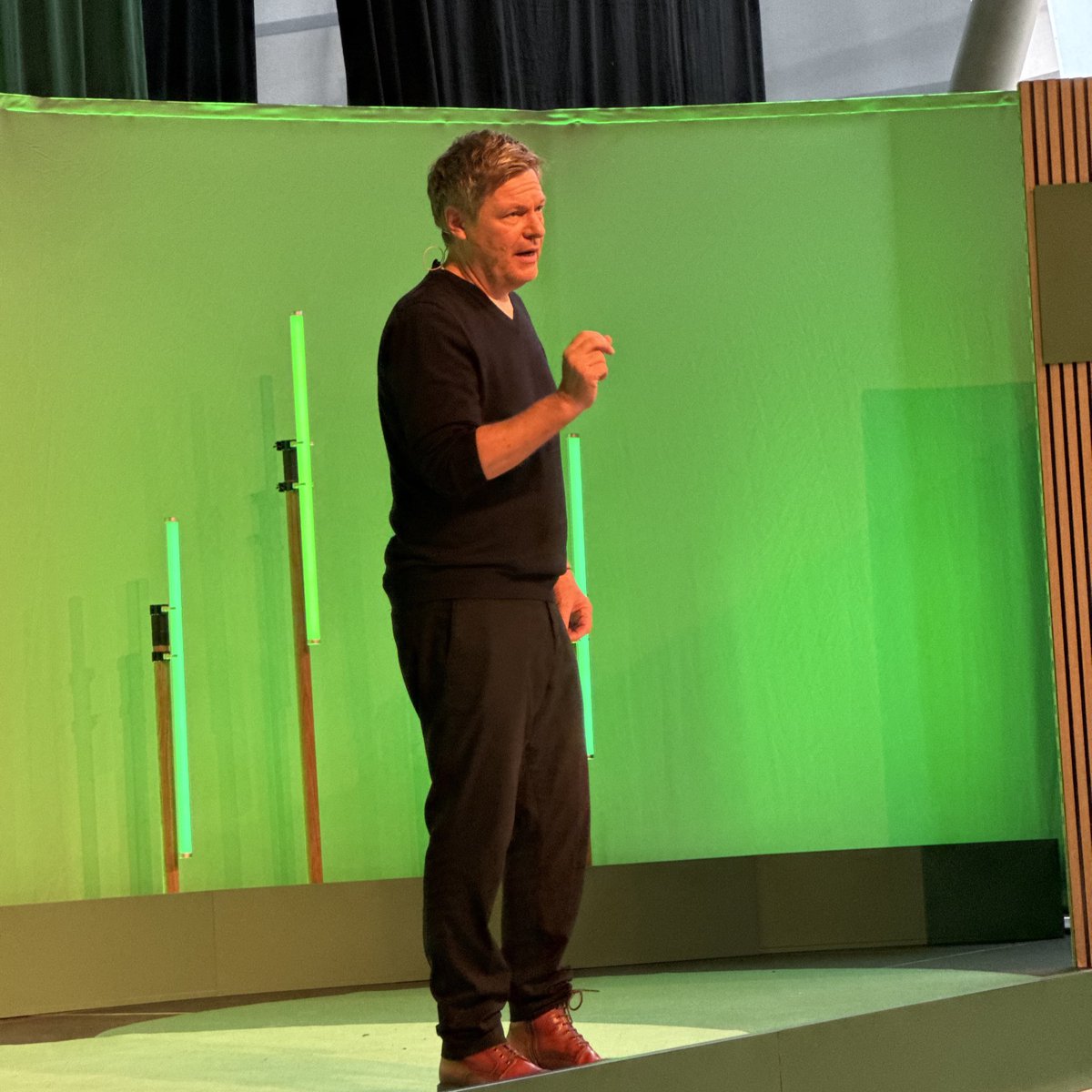 .<a href="/roberthabeck/">Robert Habeck</a> in Stuttgart:

„Die Öffnung von Friedrich Merz gegenüber der AfD wird sich als schwerer historischer Fehler erweisen.“