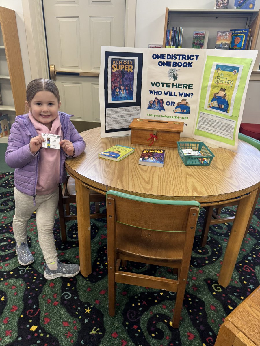 Marlow turned in her vote for the next #OneDistrictOneBook this morning! <a href="/LewPortCSD/">Lewiston-Porter CSD</a> <a href="/LewPortPEC/">Lewiston-Porter PEC</a>  💚🤍💚🤍