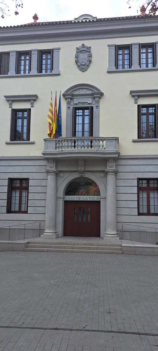 Avui hora per hora a les 16:20 de 1939  procedents del riu les primeres tropes de regulars i legionaris de la 13 División van ocupar l'Ajuntament de Roses de Llobregat. Dins un grup de veïns ja els esperava. Van posar una bandera monarquica al balco i van marxar, era el final de