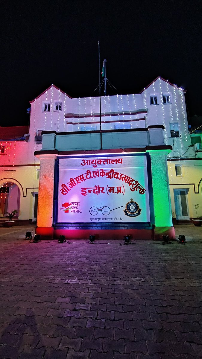 EXCISECGST's tweet image. On the eve of the 76th   Republic day, the building of CGST &amp;amp; Central Excise, Manik Bagh Palace, Indore is illuminated with tricolour. @cgstbhopalzone @cbic_india