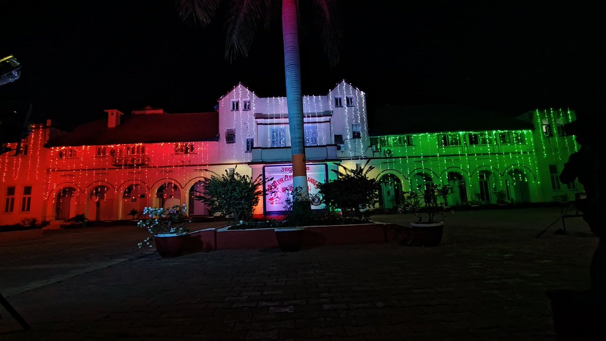 EXCISECGST's tweet image. On the eve of the 76th   Republic day, the building of CGST &amp;amp; Central Excise, Manik Bagh Palace, Indore is illuminated with tricolour. @cgstbhopalzone @cbic_india