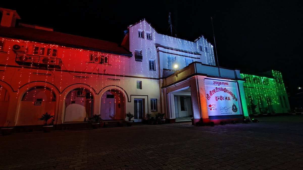 EXCISECGST's tweet image. On the eve of the 76th   Republic day, the building of CGST &amp;amp; Central Excise, Manik Bagh Palace, Indore is illuminated with tricolour. @cgstbhopalzone @cbic_india