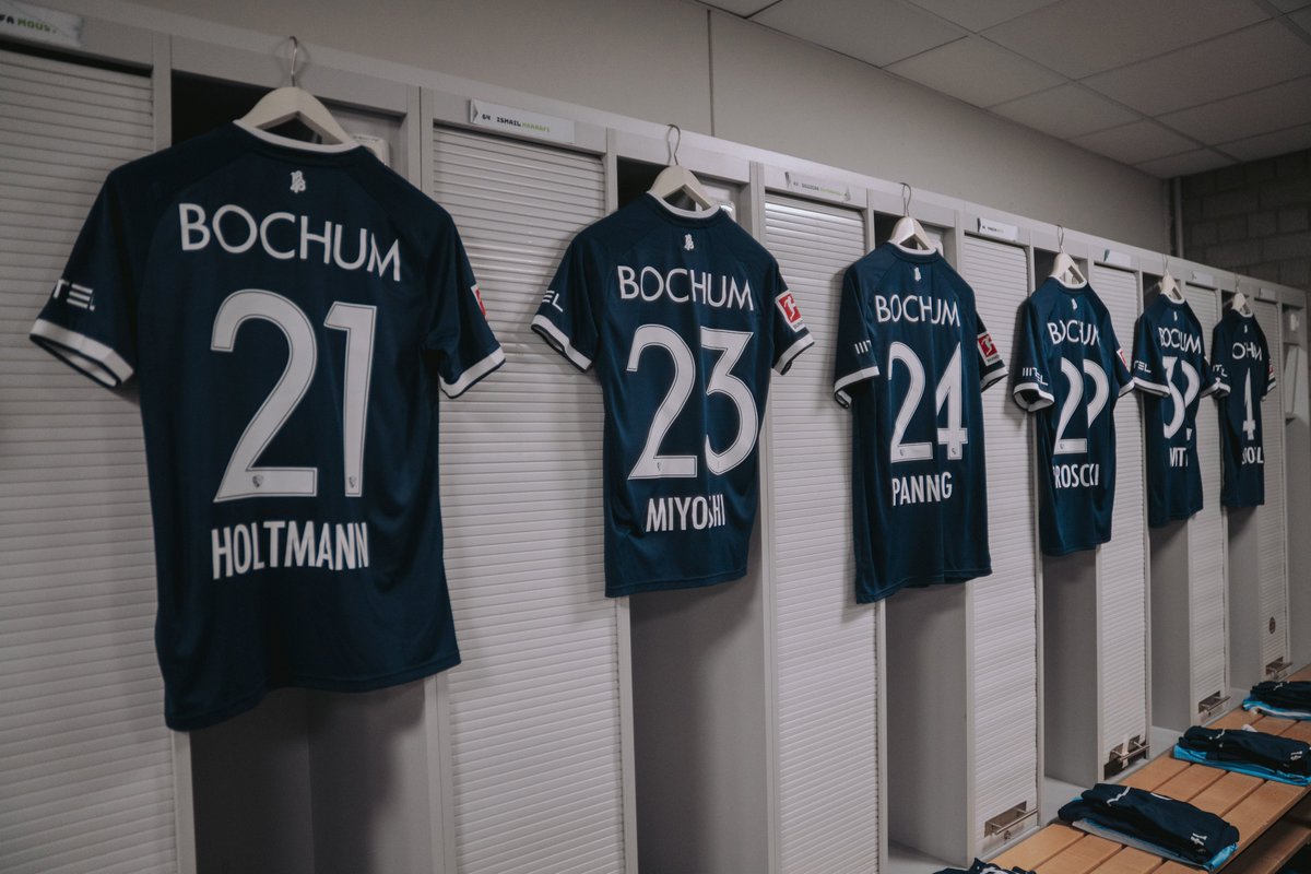 VfLBochum1848eV's tweet photo. Kabine ✅ 
Langsam Zeit für die Aufstellung, kommt sofort!

#BMGBOC https://t.co/gUE3b3pgNK