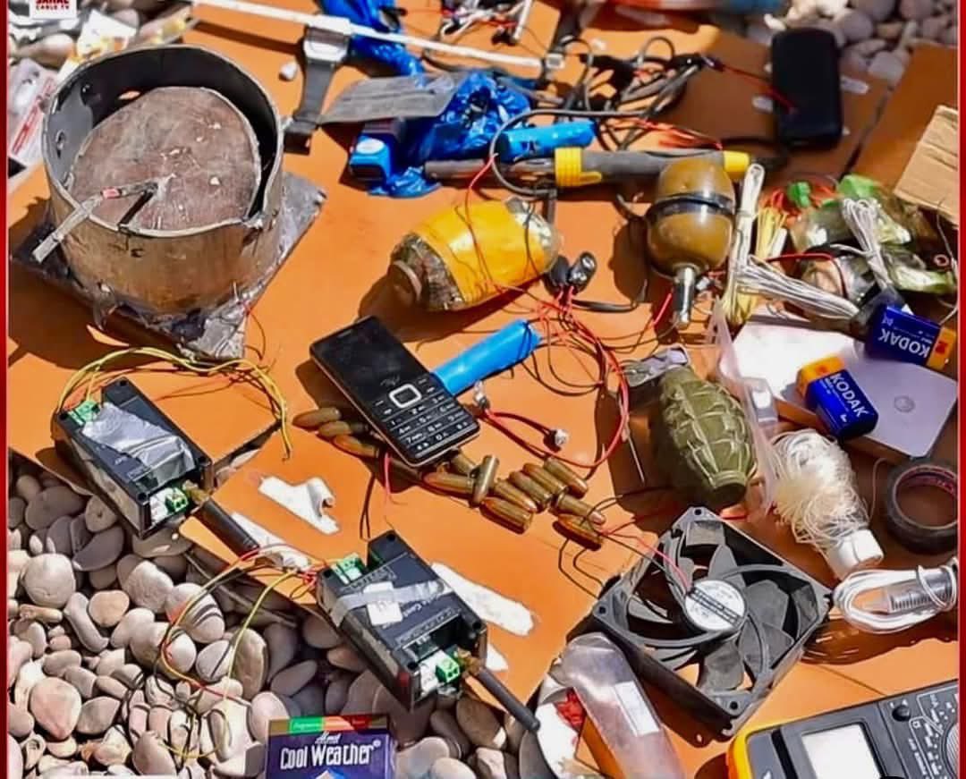 PL_CTOperations's tweet photo. #Boosaaso: January 25, 2025: (Photos) These are the explosives discovered in the house of the foreign man who was killed by the forces last night while planting a bomb on the main road. #Puntland
#CounterterrorismOperation. https://t.co/7ak3zPafpv