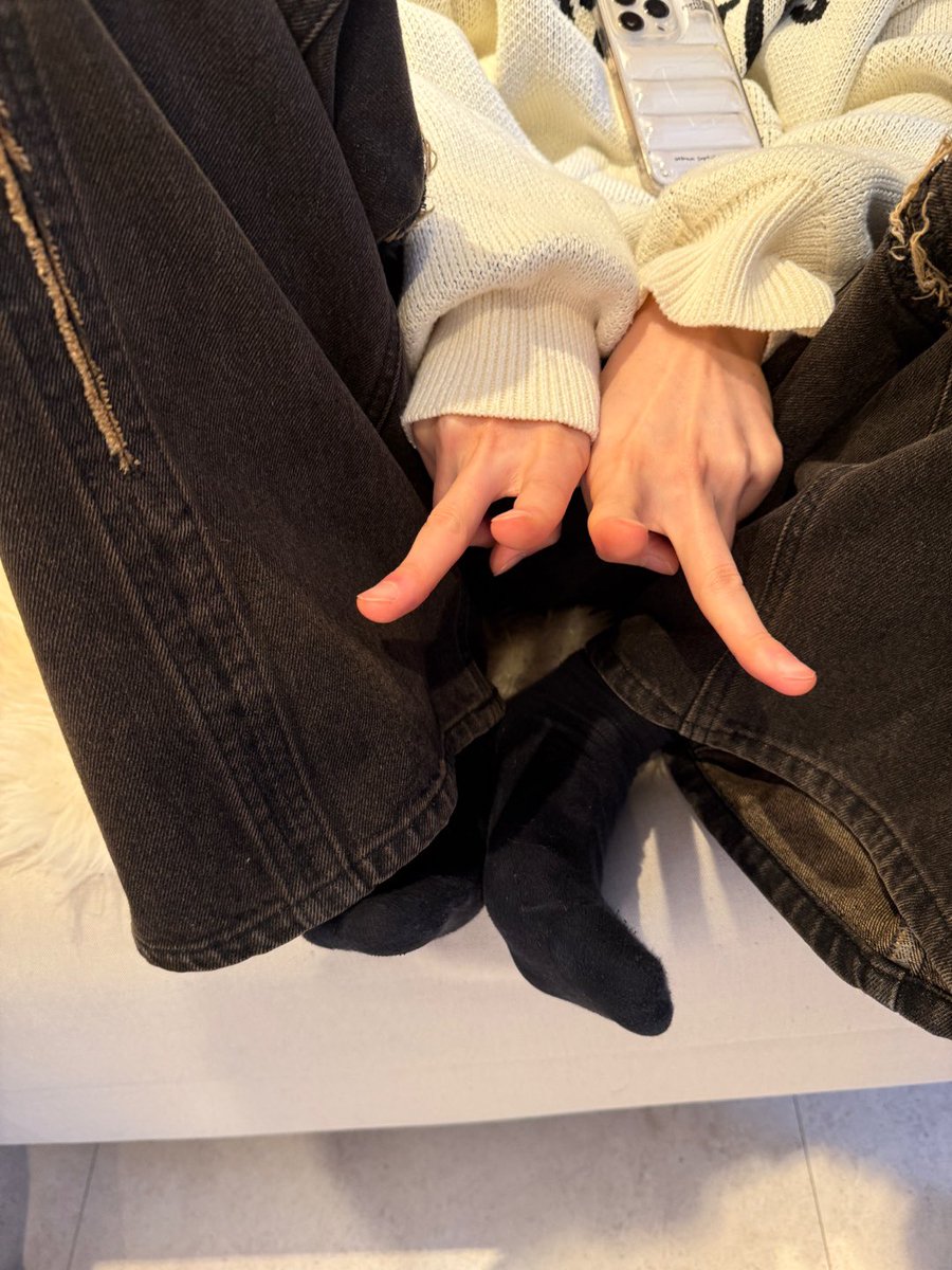 우리막둥이 생일이네 태어나줘서 고맙다
요즘 여러가지 하는모습들보면서 정말 멋있는 동생이라 생각도 들고 배울점도 많은것같아
부담감 조금내려놓고 이제 우리들과 곧나오는 형들과함께 행복한일 많이 만들어보자 생일축하하고
오늘 하루 행복하게보내길바래💜 #민혁 #창균시