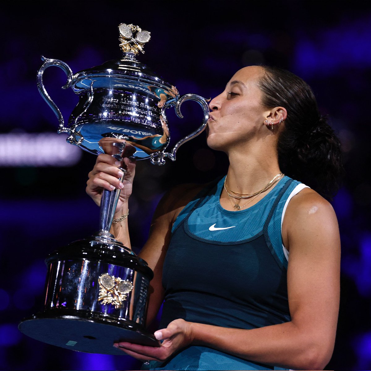 Últimas campeonas del #AusOpen 🇦🇺🏆

🏆 Madison Keys 🇺🇸 (2025)
🏆 Aryna Sabalenka 🇧🇾 (2024)
🏆 Aryna Sabalenka 🇧🇾 (2023)
🏆 Ashleigh Barty 🇦🇺 (2022)
🏆 Naomi Osaka 🇯🇵 (2021)
🏆 Sofia Kenin 🇺🇸 (2020)
🏆 Naomi Osaka 🇯🇵 (2019)
🏆 Caroline Wozniacki 🇩🇰 (2018)