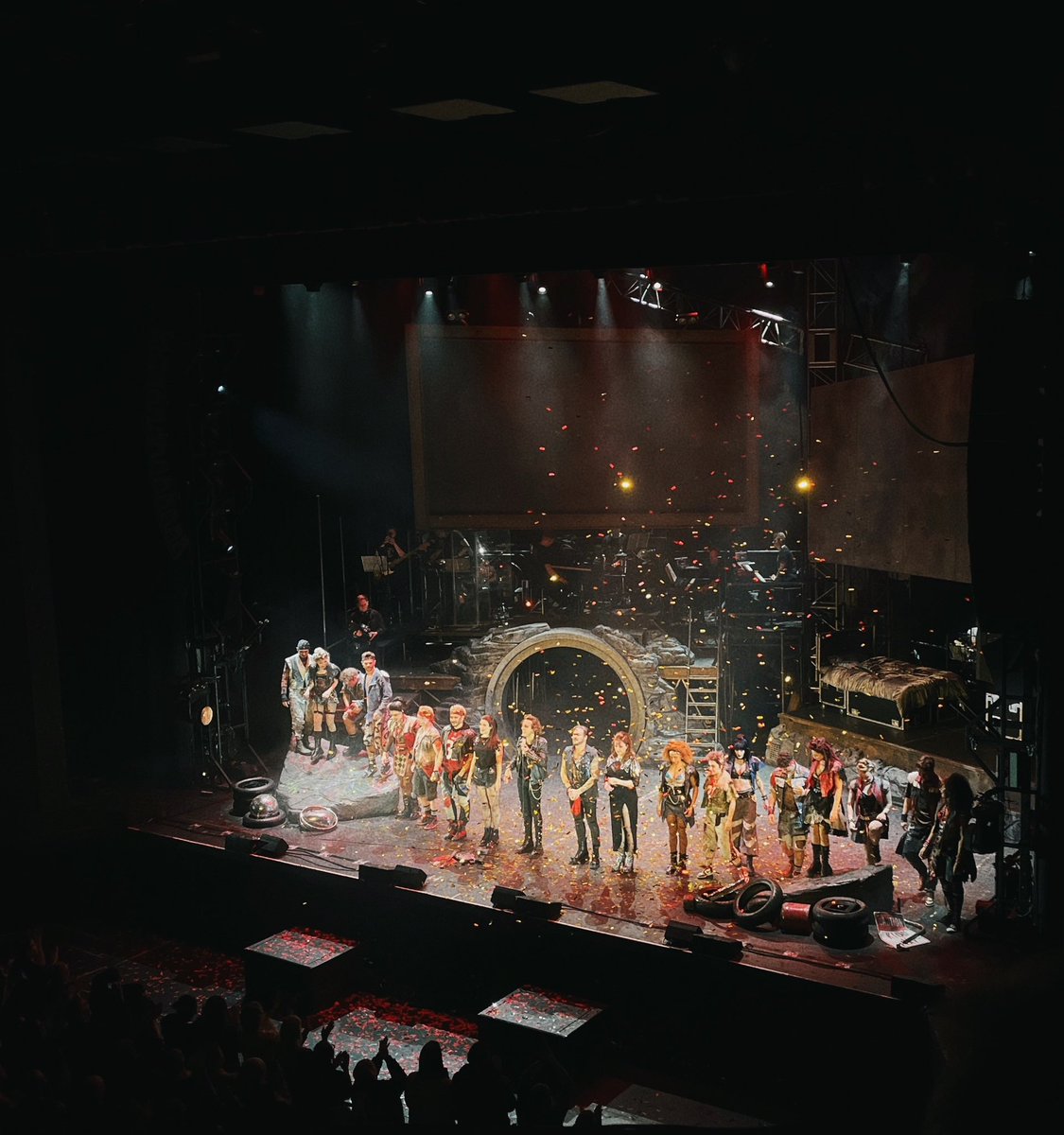 darcieelizab3th's tweet photo. thoroughly enjoyed watching @BatTheMusical !!
Vocals were UNREAL.
Massive well done to the cast.
(also enjoyed meeting the wonderful glenn earlier in the week for his bat workshop) π¦β€οΈβπ₯
#meatloaf #batthemusical https://t.co/Tb7Fyw4TIE