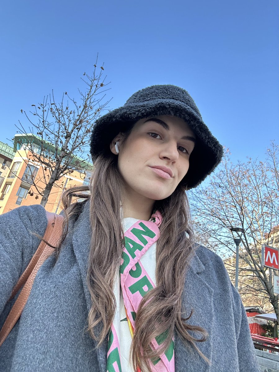 Laurastacksats's tweet photo. Hi 🩷 Should I open a 'Bitcoin Bitches' channel in English on telegram? Would you send me your girlfriend if I promise to make her fall in love with bitcoin? 

Beware of side effects. She may become so independent that she also wants her own bank account 😱 https://t.co/YicewiAWDs