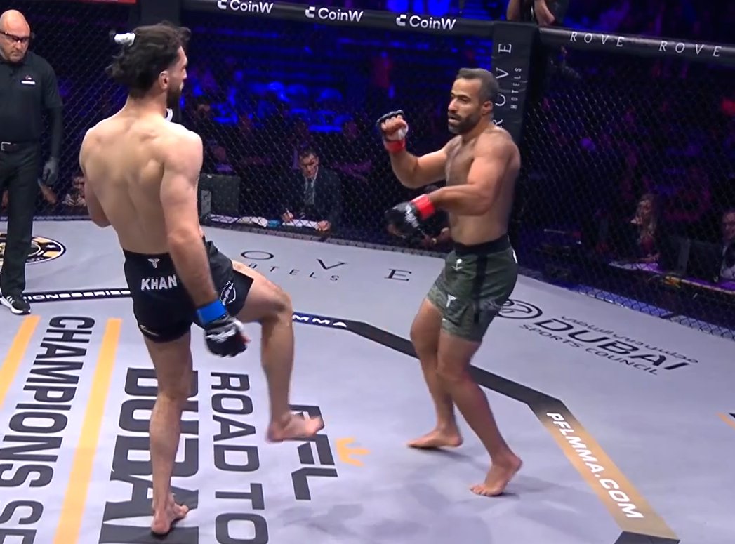 Grabaka_Hitman's tweet photo. When blocking a front kick goes wrong #RoadToDubai https://t.co/dXl3GGMUWy