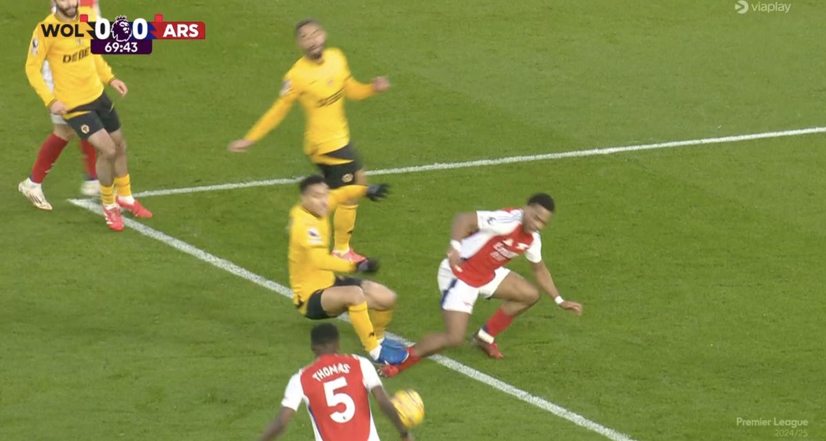 Joao Gomes, already on a caution before this tackle, received a second yellow card, NOT a straight red card. ❌🤐