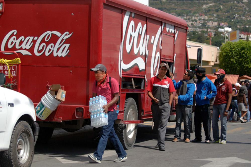 🚨Coca-Cola, Pepsi, Corona, Fud paralizan operaciones en Acapulco tras ola de violencia

🚨 Coca-Cola, Pepsi, Corona, Fud y Bonafont suspendieron el reparto de sus productos luego de que tres repartidores fueran atacados el jueves, dejando dos muertos y un herido en menos de una