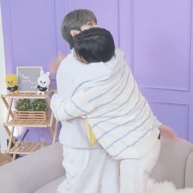 Goodnight istri aku😘😘😘aku sayaang bgt bgt bgt sama km yang❤️ sayaaang cintaku istriku.bobonya yg enak ya sayang😘😘. mimpiin aku sayang.besok ketemu lg sayangku😘😘😘istri aku. besok aku bangun langsung kabarin km ya sayang. tungguin aku ya sayang😘😘aku cinta mati sama km😘