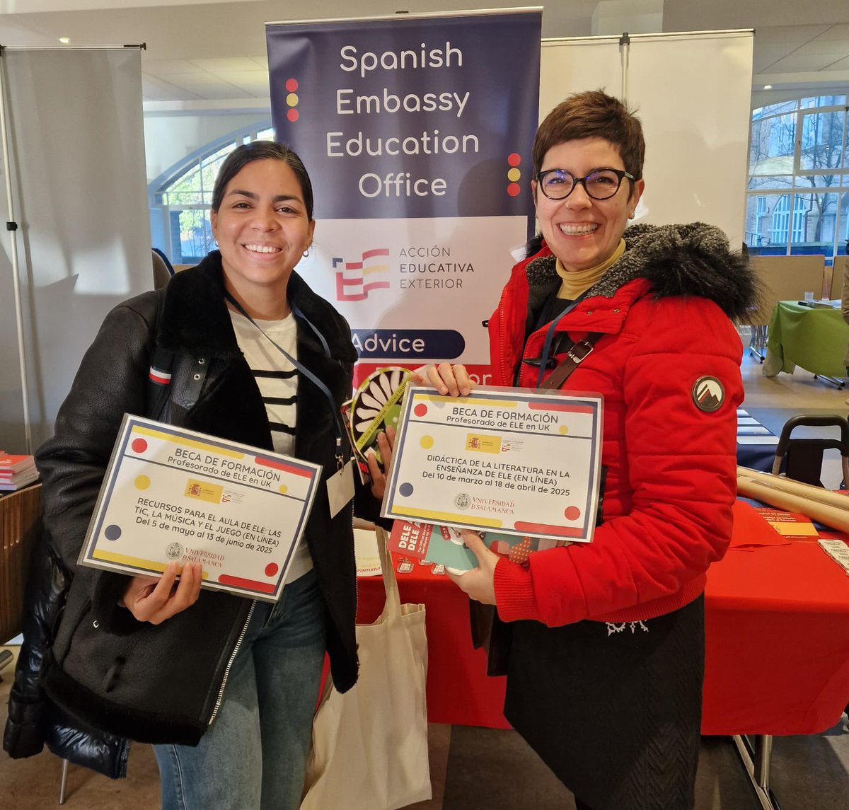 Gracias a <a href="/ismla_uk/">ISMLA</a> por su feria anual en <a href="/NLCS_Languages/">NLCS Languages</a>. Gran interés por nuestras oportunidades, recursos y materiales sobre el español y nuestra cultura en <a href="/consejeriauk/">Consejería de Educación Reino Unido e Irlanda</a>. 🎉 ¡Enhorabuena a las agraciadas con becas de <a href="/usal/">Universidad de Salamanca</a>! 👏 #español #Spanish #MFL #ELE <a href="/AccEducativaExt/">Acción Educativa Exterior</a>