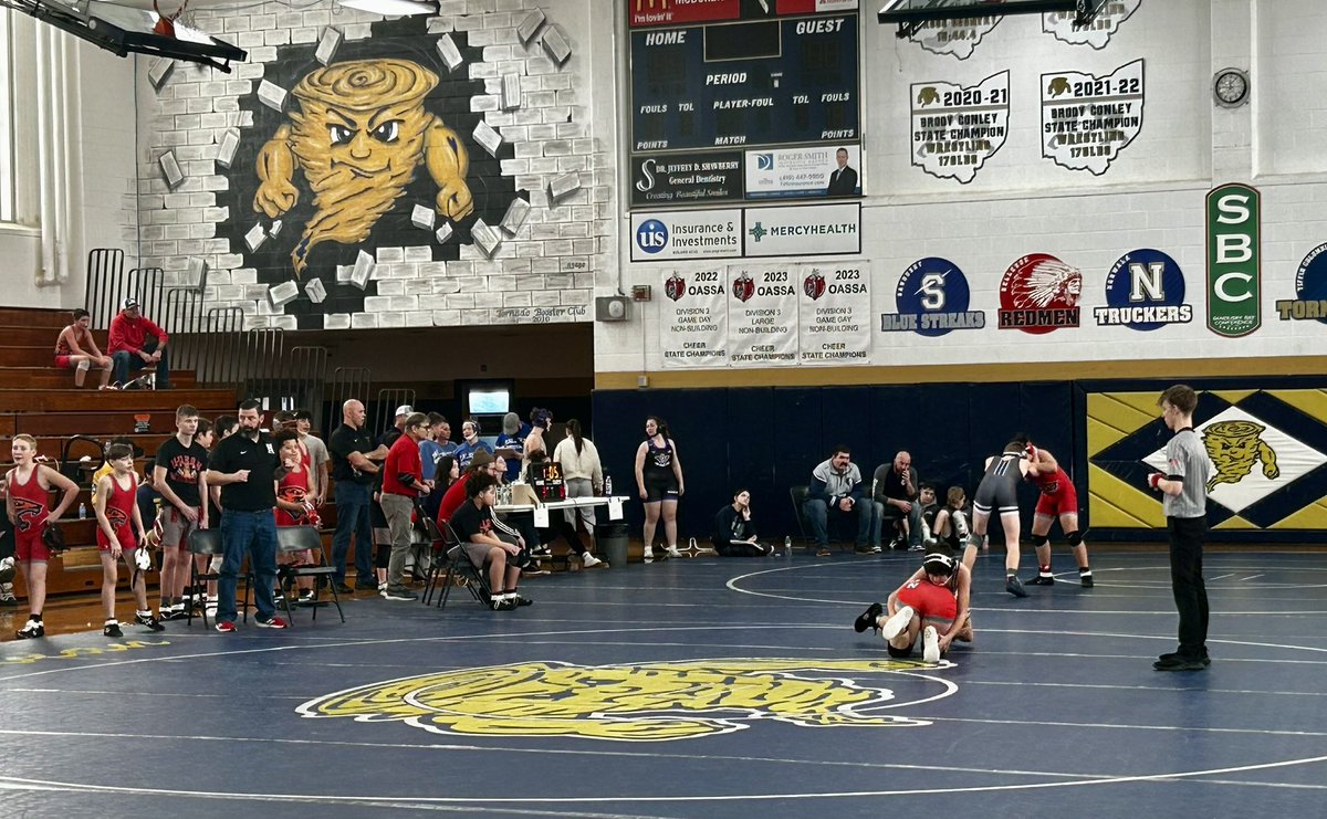 Huron MS wrestlers are on the mat at Tiffin Columbia. Winners of this round advance to championship round. Go Tigers!