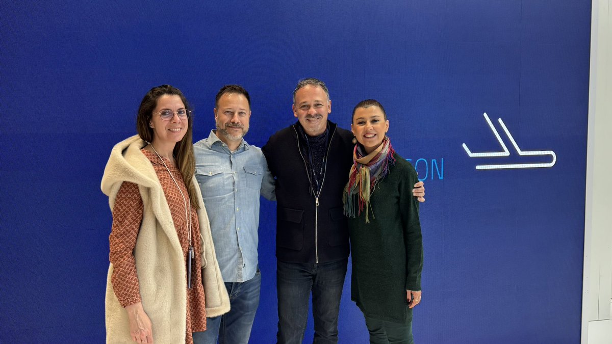 ENAIRE's tweet photo. ✈️ Nuestro stand en #FITUR2025 sigue siendo el punto de encuentro de los compañeros de @ENAIRE, que nos acompañan junto a sus familiares y seres queridos.

✨ Mañana es el último día de @fitur_madrid, ¡no pierdas la oportunidad de descubrir nuestro circuito para #drones ! ¡Te esperamos!