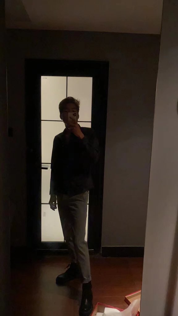 都没有一个认真约的
全部都是机器人不然就是骗门槛 哎