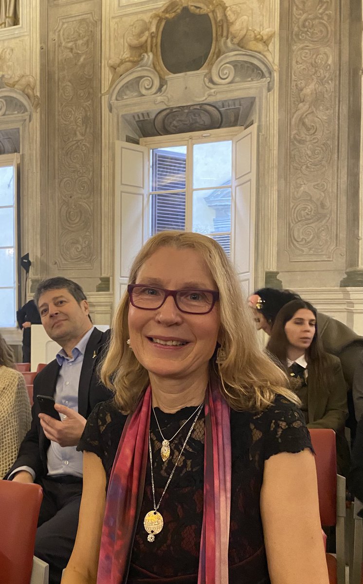 PilbriKunst's tweet photo. Today : Prize Artist of the Year 2025 Pilbri just has received the award for her  artwork  : Mind Machine  . The awarding took place in Florence  Palazzo Pucci https://t.co/0Xo1PpZ9Y4