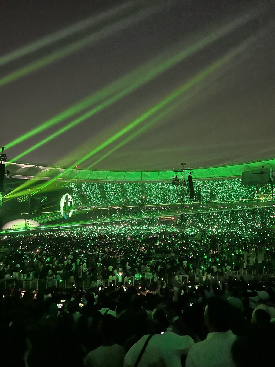 DY patil (mumbai) fits 40,000 in 1 night. They did 3 concerts there. AHMEDABAD STADIUM FILLED ALL THAT CAPACITY IN JUST 1 NIGHT. Kudos to the state government and organisers for managing it so perfectly. Best 2 hours of my life.. IT WAS TOTAL MADNESS BY COLDPLAY !!! Loved It…