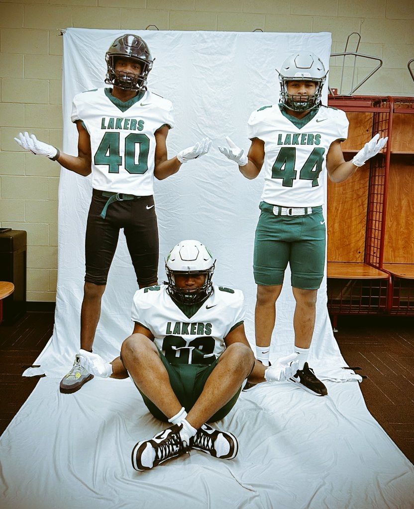 I am proud to announce that I have Committed to the University of Roosevelt!#RideTheWave
<a href="/Coach_Davis42/">C.J. Davis</a> 
<a href="/Mckeonwc/">Billy McKeon</a>
<a href="/Coachfitz_fb/">Patton Fitzpatrick</a>
<a href="/CoachBorghardt/">Kaleb Borghardt</a>
<a href="/CoachPotash/">Blake Potash</a>
<a href="/Chris_CJ_6/">C.J.</a> 
<a href="/ChrisElmore36/">J5️⃣_Elmore</a> 
<a href="/CoachB_13/">Coach Matt Bryant</a> 
<a href="/TheCoachReem/">Jareem Fleming</a> 
<a href="/_MP_Football/">Morgan Park Football</a>