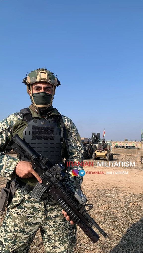 Ir_militarism's tweet photo. رنجر تیپ 65 نوهد ارتش مسلح به سلاح M4A1 و همچنین مجهز به حفاظت انفرادی شامل کلاهخود FAST ballistic high cut و جلیقه حامل زره JPC ایرانی جدید ساخت یک شرکت دانش بنیان وزارت دفاع و از همه جالب تر غلاف لگنی برای سلاح ثانویه یا تپانچه است. https://t.co/3FKwL1sg7k